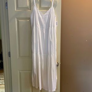 Old Navy size L white maxi dress never worn